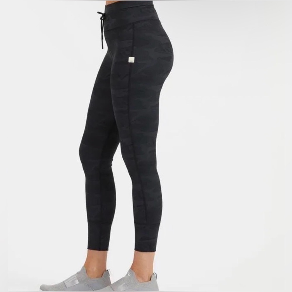 Vuori Daily Leggings — Black Camo High-Waist